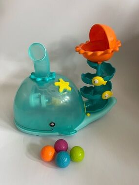 Battat Musical Ball Popper - Poppity Whale  with Music & Lights